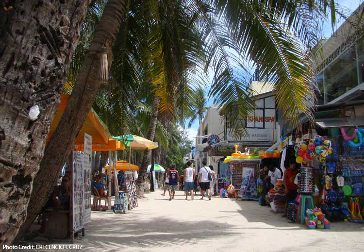 Sen. Bam enlists help of Negosyo Centers to support vendors, freelancers during Boracay closure